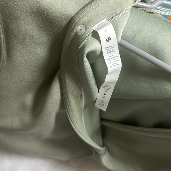 Lululemon Twist Back-to-Front Pullover
Green Fern/6 - Picture 6 of 7